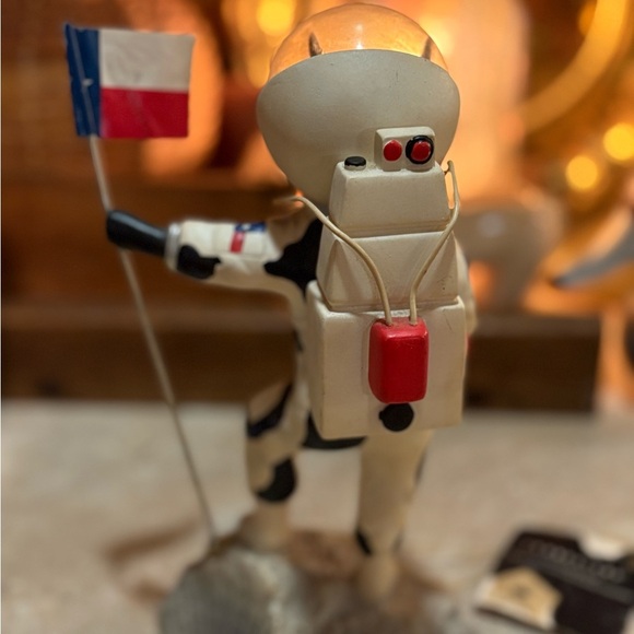 2003 CowParade Space Cow Figurine Moonwalking "Houston We Have Landed" #1189 - Picture 3 of 10